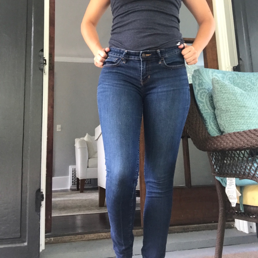 Low rise, dark wash, super skinny jeans